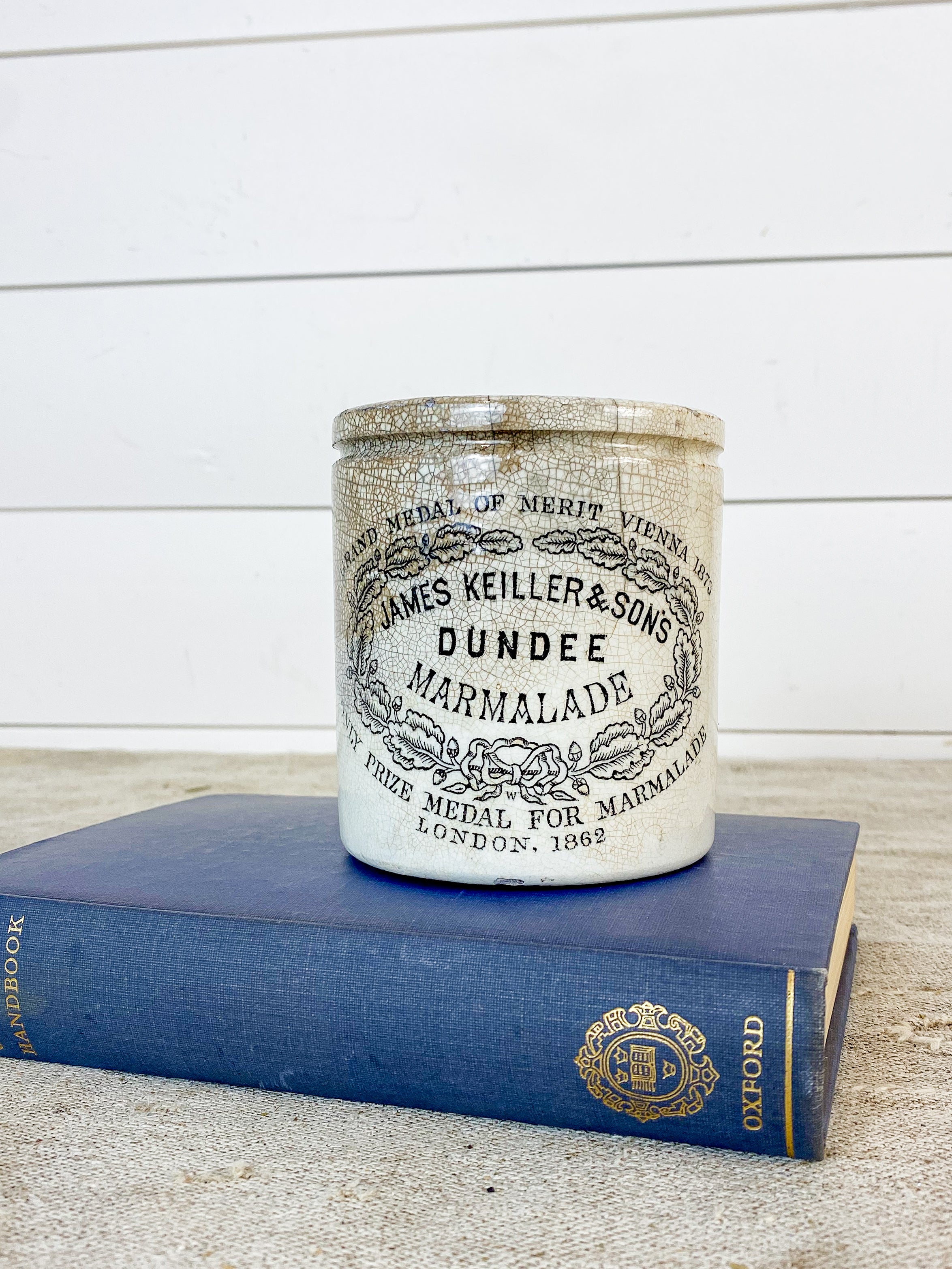 Antique Dundee outlets Marmalade Crock (D)