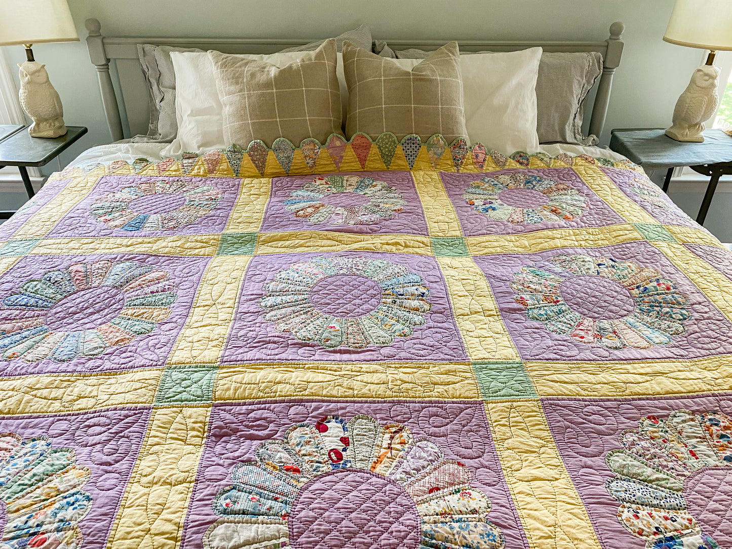 Vintage Dresden Plate Purple Quilt with Ice Cream Cone Border | Queen Size Quilt