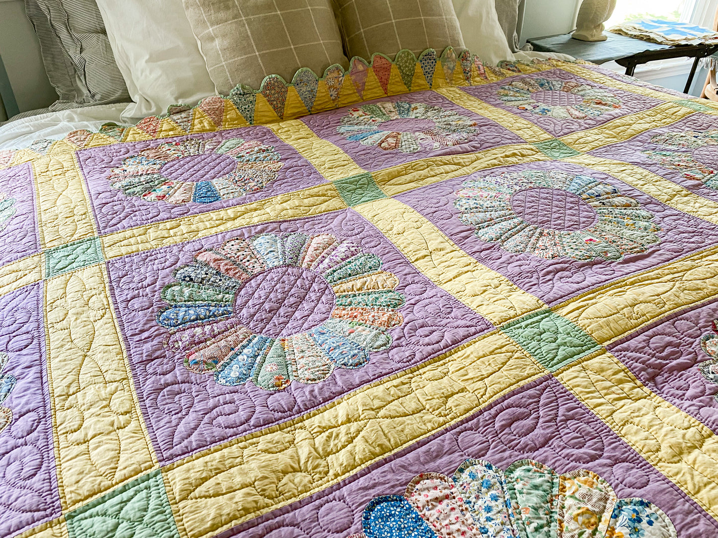 Vintage Dresden Plate Purple Quilt with Ice Cream Cone Border | Queen Size Quilt