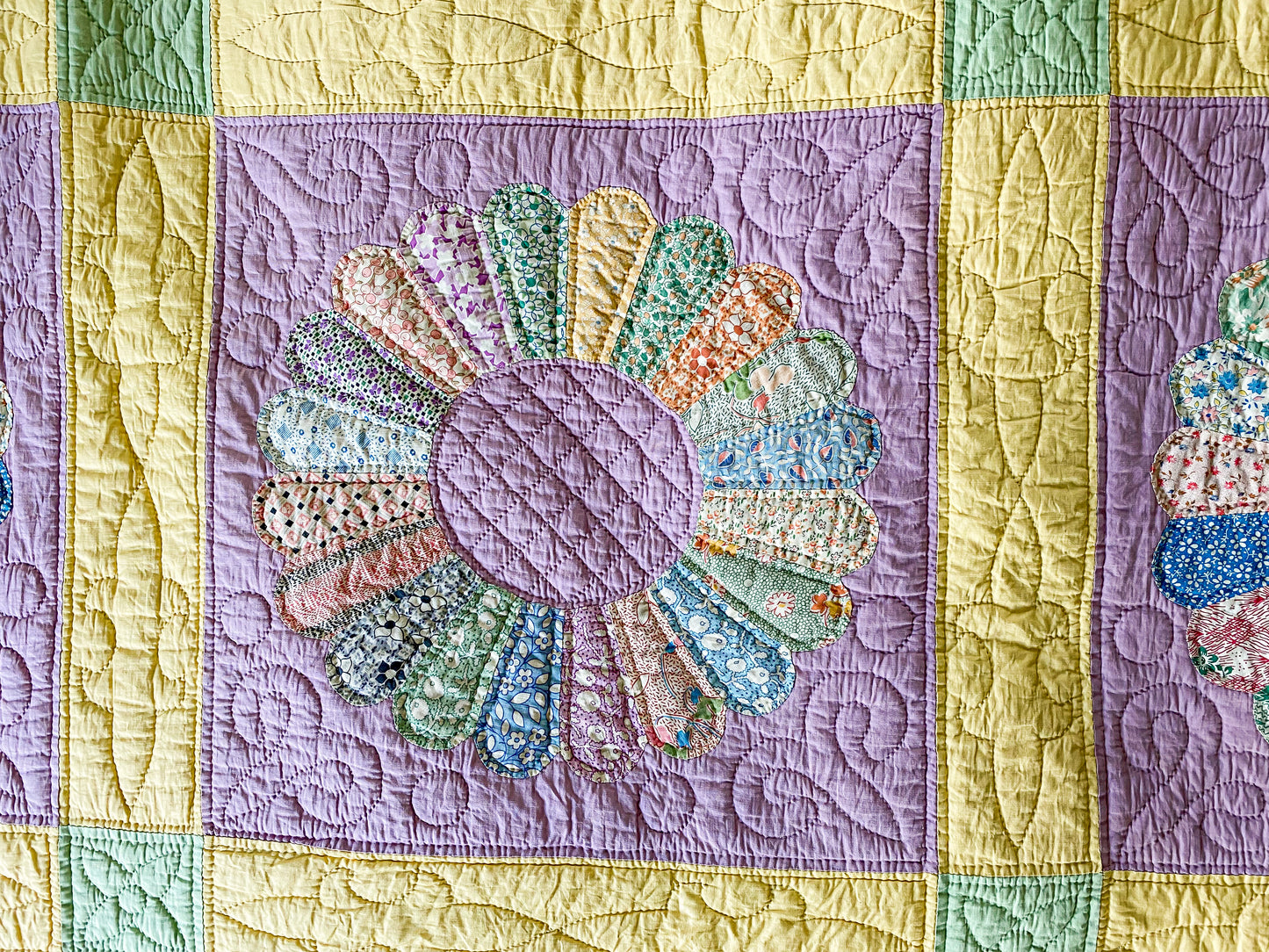 Vintage Dresden Plate Purple Quilt with Ice Cream Cone Border | Queen Size Quilt