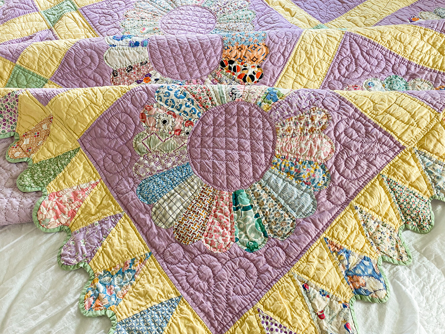 Vintage Dresden Plate Purple Quilt with Ice Cream Cone Border | Queen Size Quilt