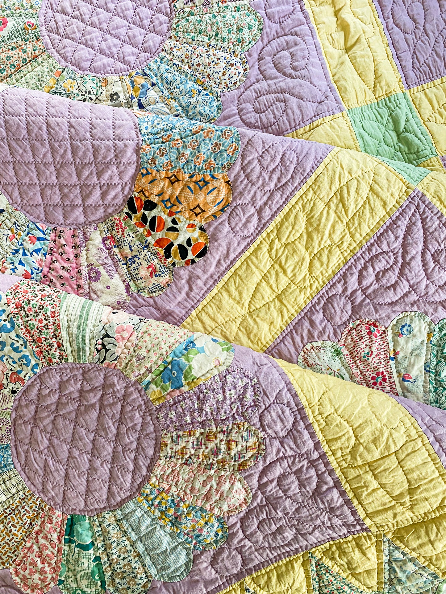 Vintage Dresden Plate Purple Quilt with Ice Cream Cone Border | Queen Size Quilt