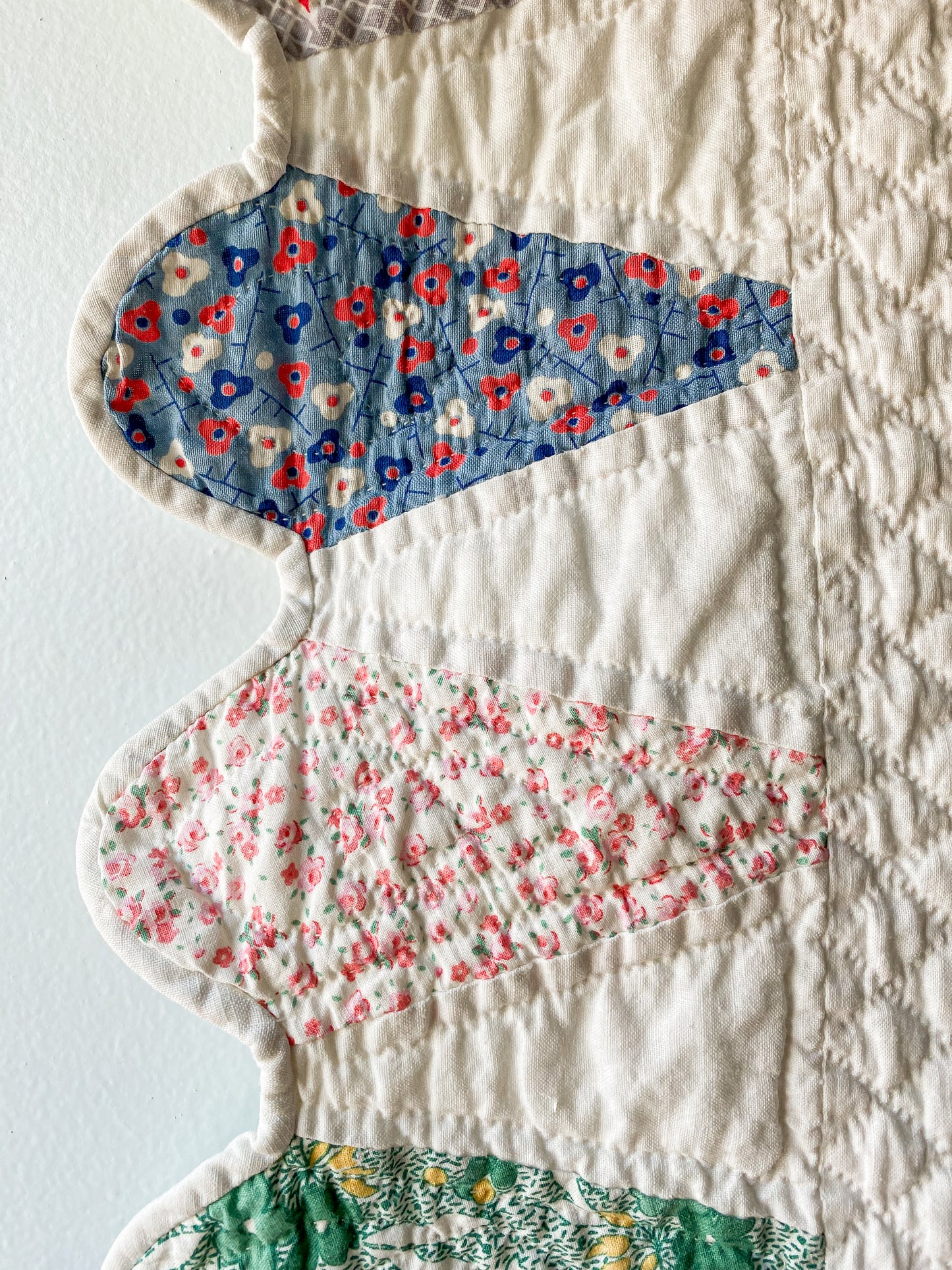 Vintage 1933 Dresden Plate Quilt with Initials and Date