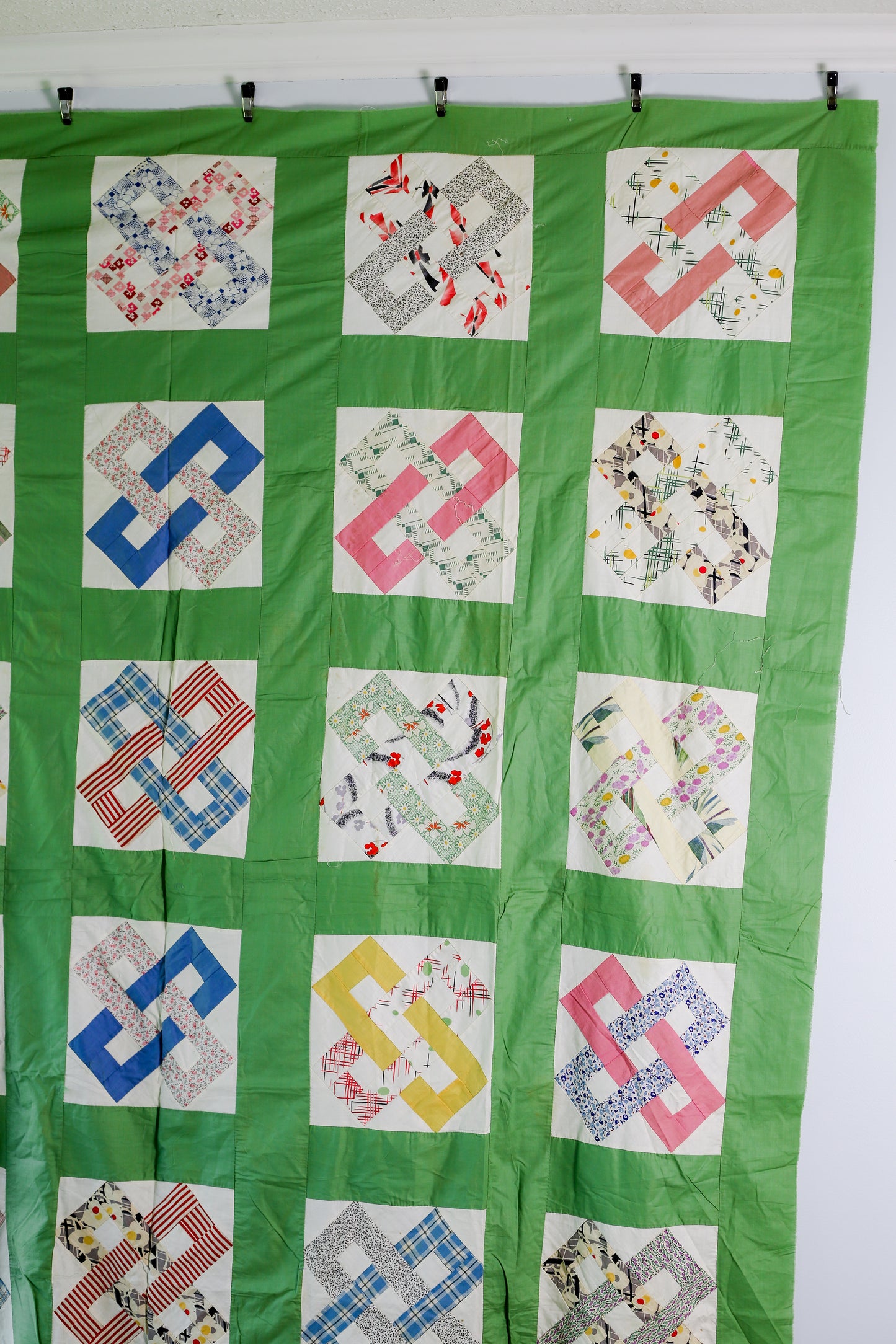 Vintage Green and White Friendship Links Quilt TOP