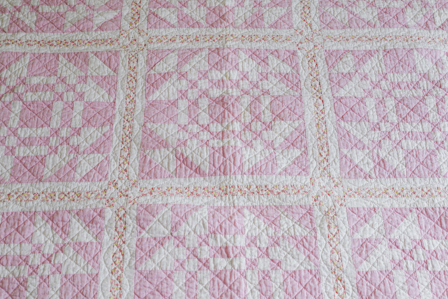 Vintage Pink and White Missouri Puzzle Quilt, c1940