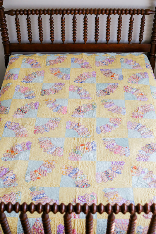 Vintage Yellow and Teal Fan Quilt with Scalloped Border, c1940