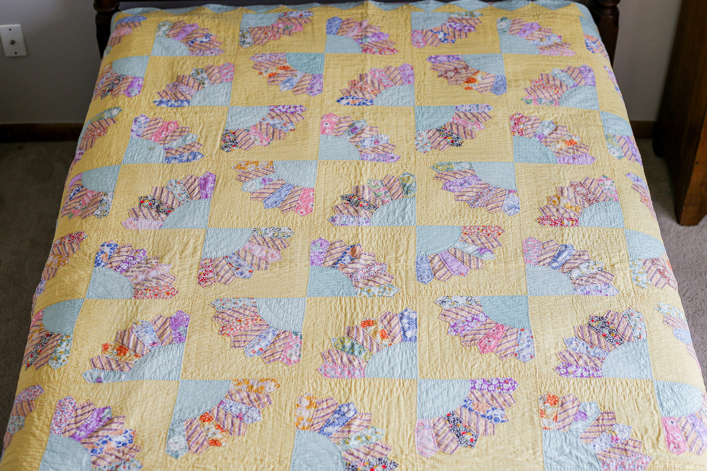 Vintage Yellow and Teal Fan Quilt with Scalloped Border, c1940