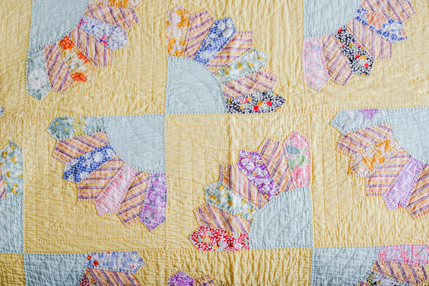 Vintage Yellow and Teal Fan Quilt with Scalloped Border, c1940