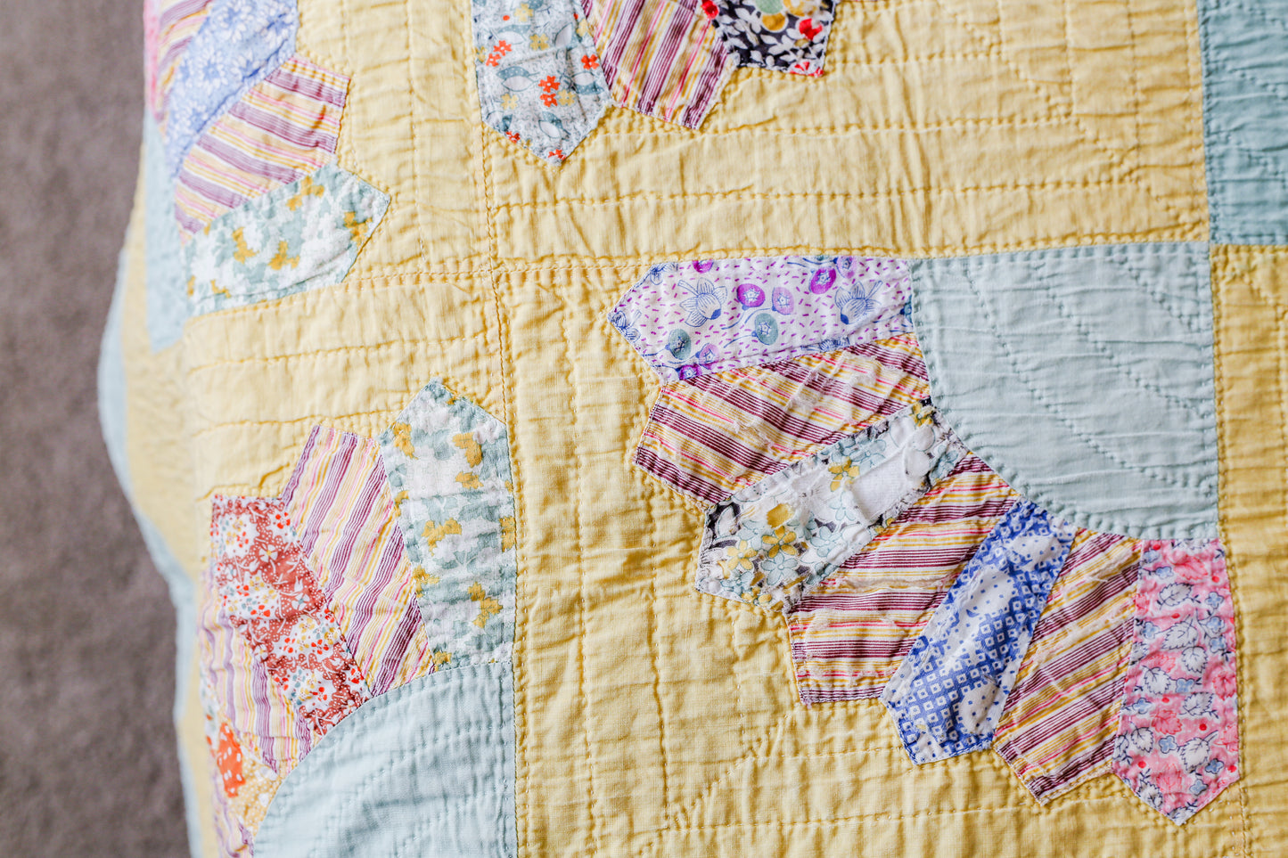 Vintage Yellow and Teal Fan Quilt with Scalloped Border, c1940