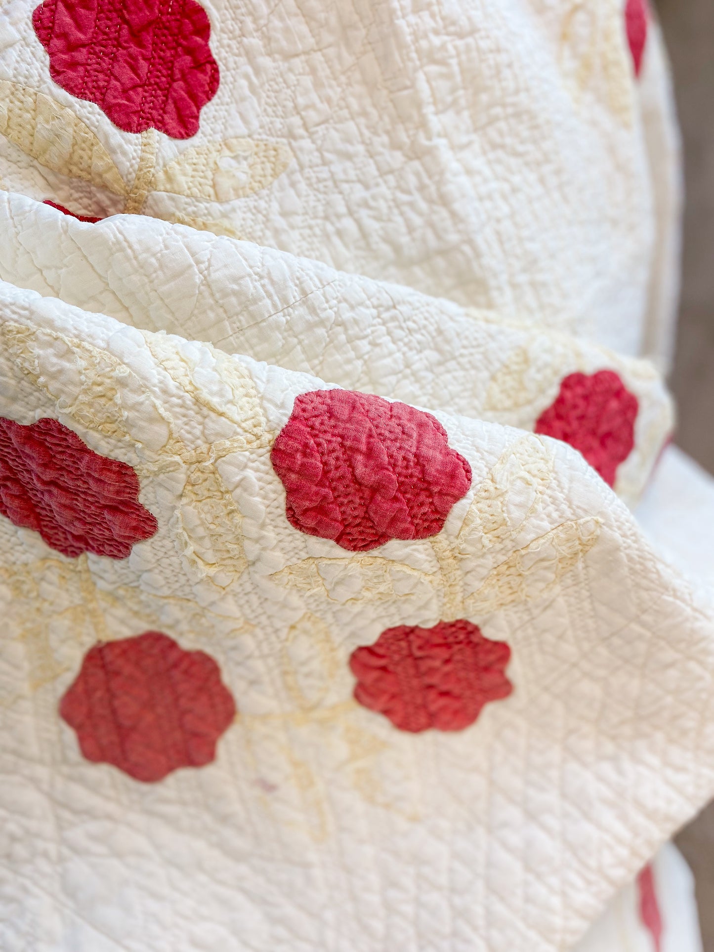 Vintage Rose Wreath Cream and Red Applique Quilt