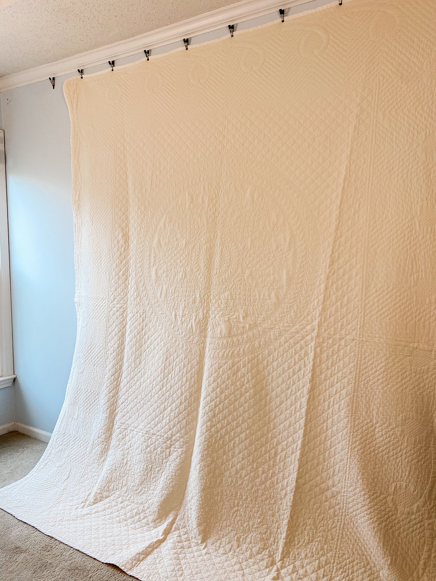 Vintage White Bridal Quilt with Pineapple and Bird Motifs, c1950