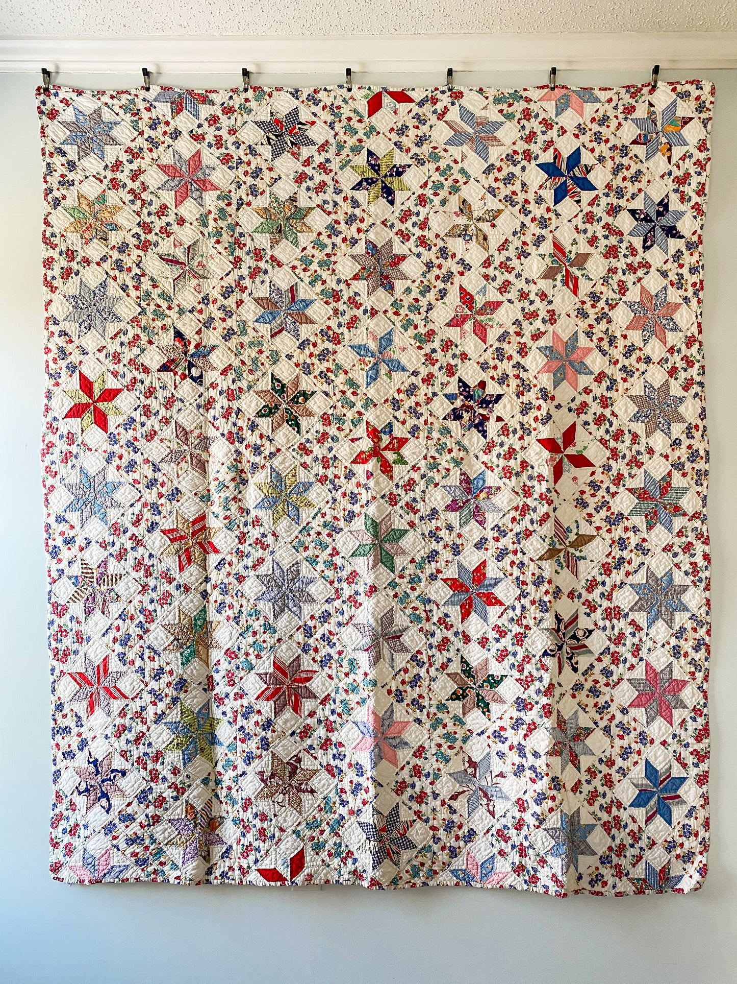 Vintage 8 Pointed Star Quilt with Signature and Printed Sashing, c1940