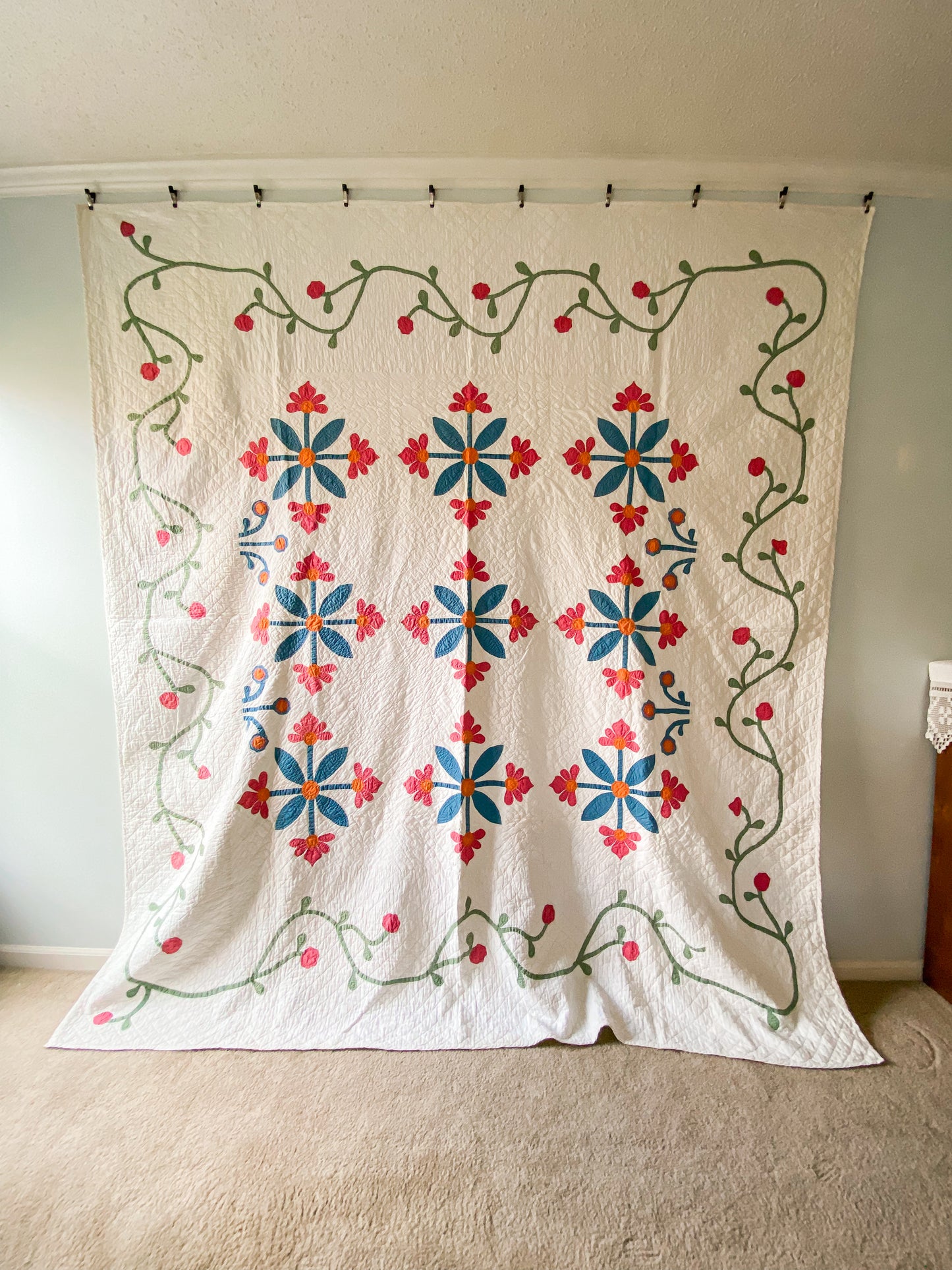 Vintage Meadow Daisy Applique Quilt in Blue, Pink and Green, c1930